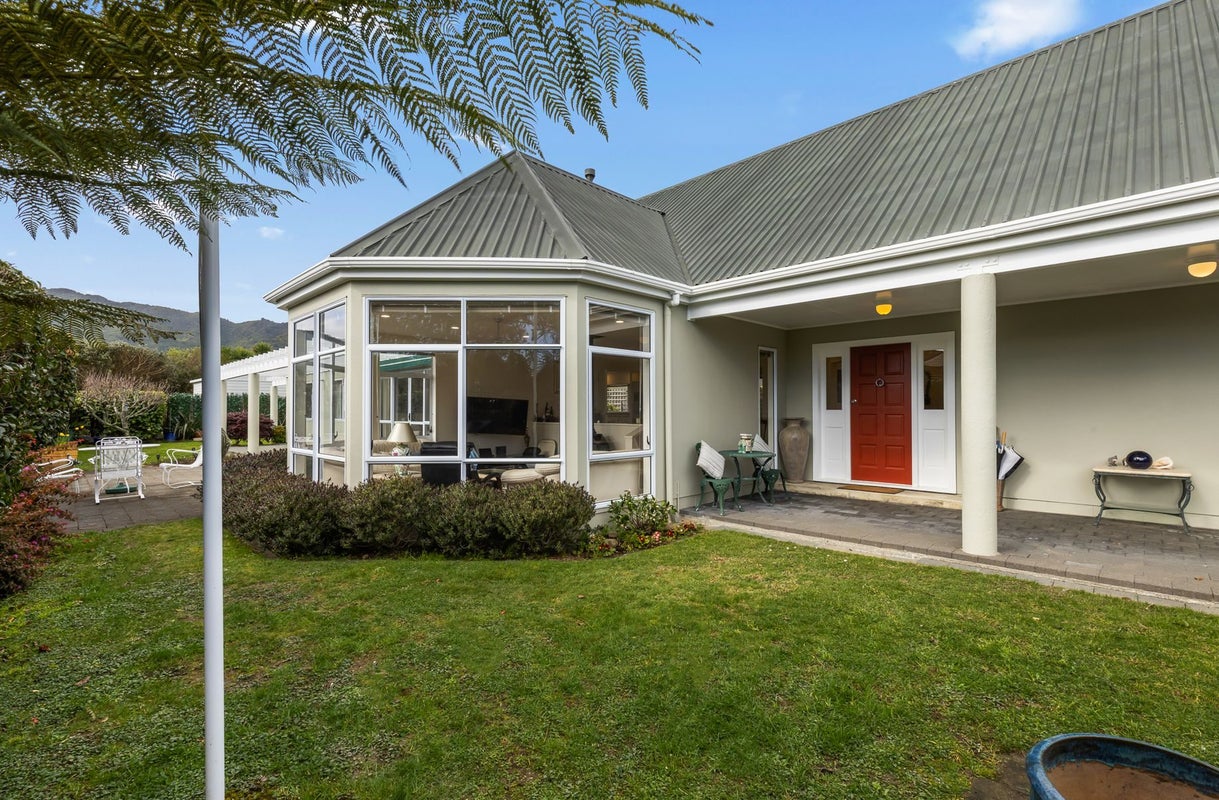 51 Ngarara Road, Waikanae - Carousel 1