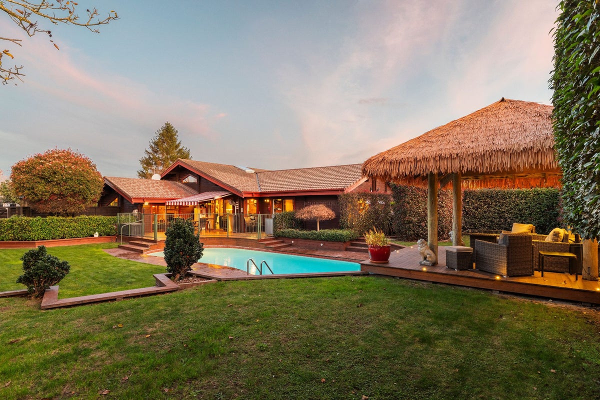 42 Steadman Road, Broomfield, Christchurch - Carousel 1