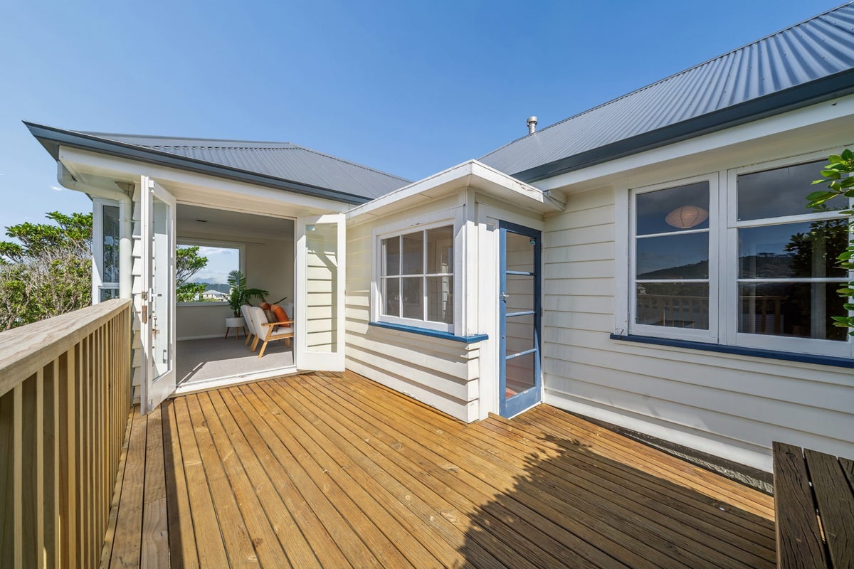 3 Mertoun Terrace, Highbury, Wellington - Carousel 2