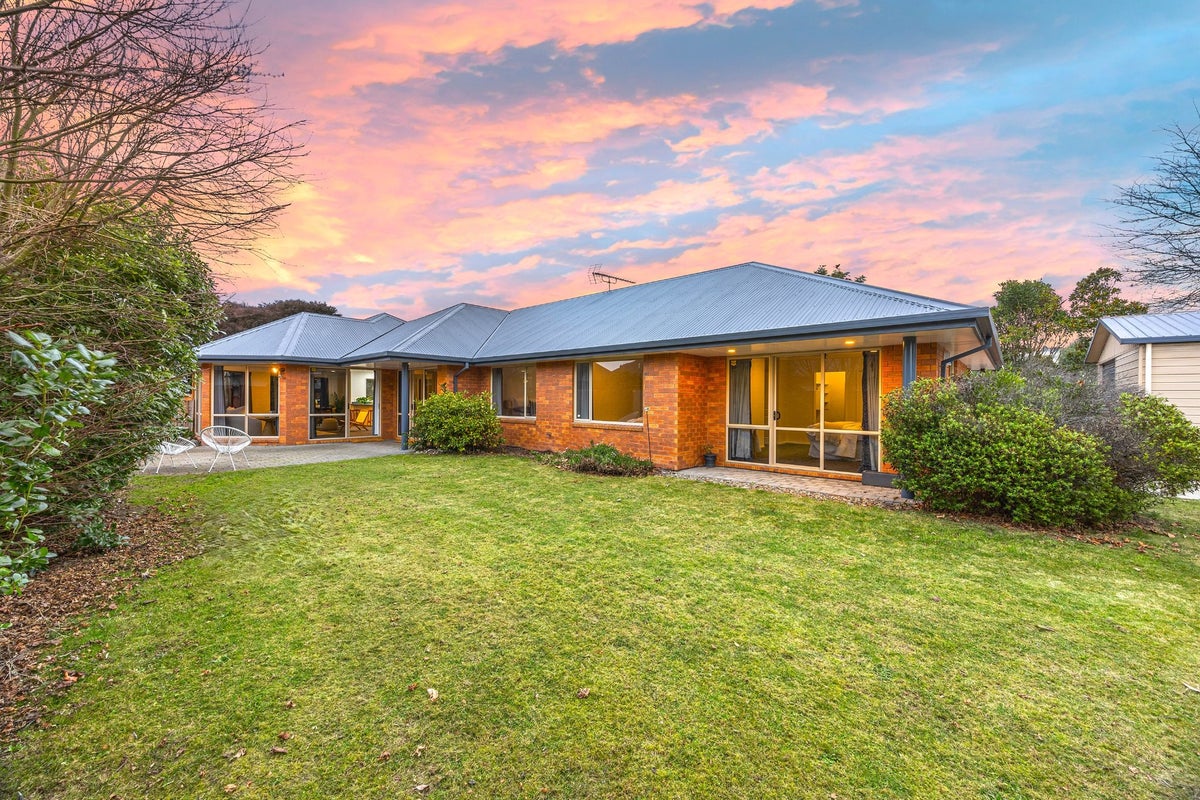 57 Kotuku Crescent, Woolston, Christchurch - Carousel 1