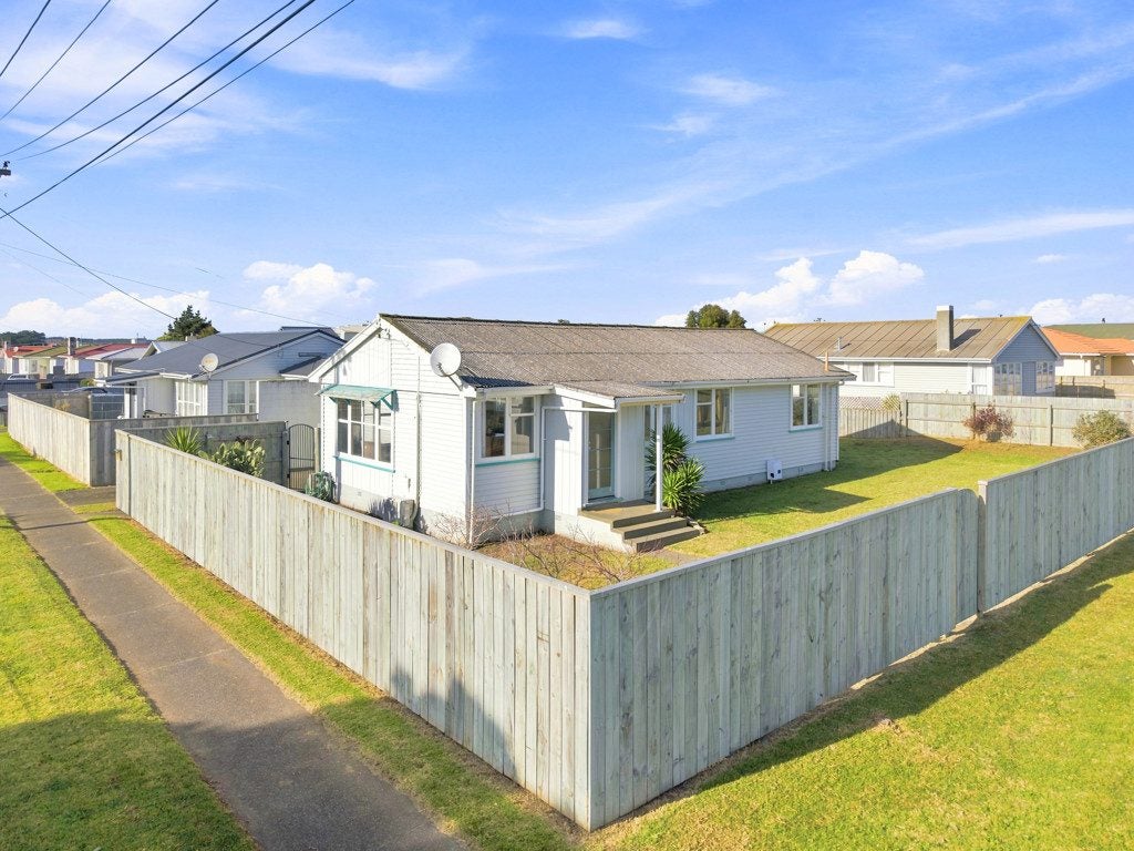 24 Titoki Street, Castlecliff, Whanganui - Carousel 1