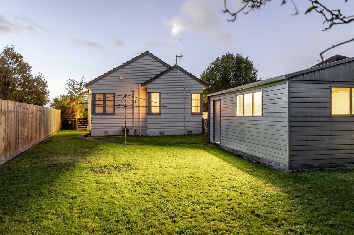 27 Savage Crescent, West End, Palmerston North - Carousel 2
