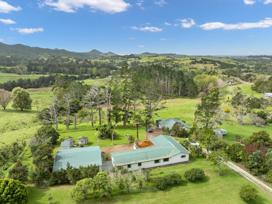 200 King Road, Kaiwaka - Carousel 2