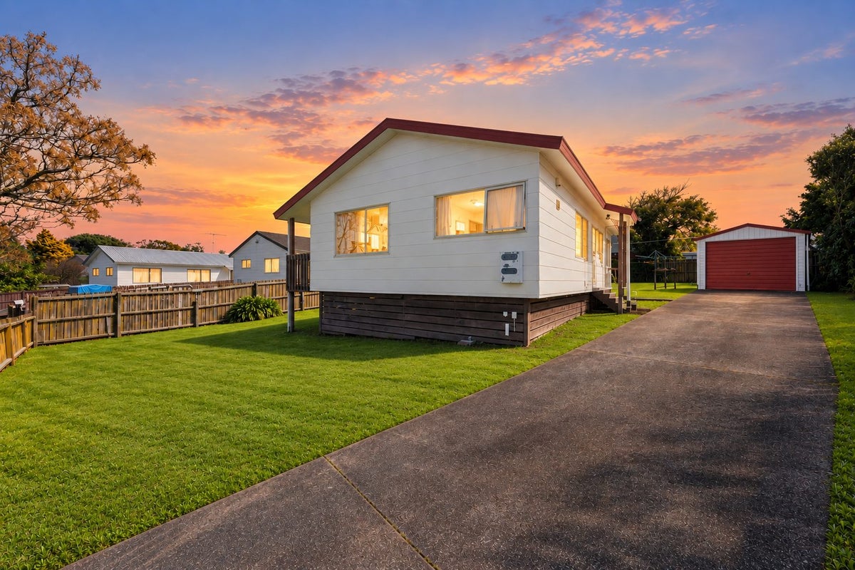5 Bellville Drive, Clendon Park, Auckland - Carousel 1