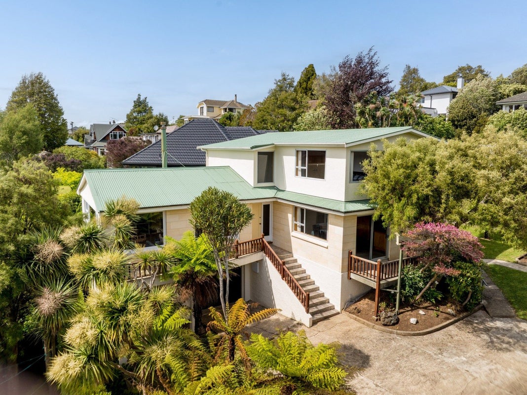 103 Braeview Crescent, Maori Hill, Dunedin - Carousel 1