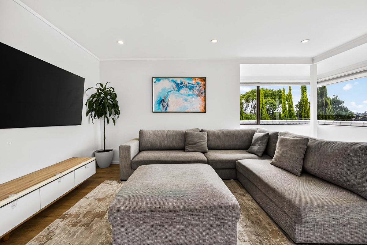 4 Anne McLean Drive, Bayview, Auckland - Carousel 2