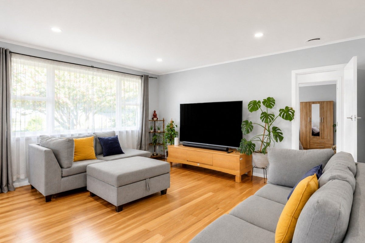 18 Larnach Street, St Andrews, Hamilton - Carousel 2