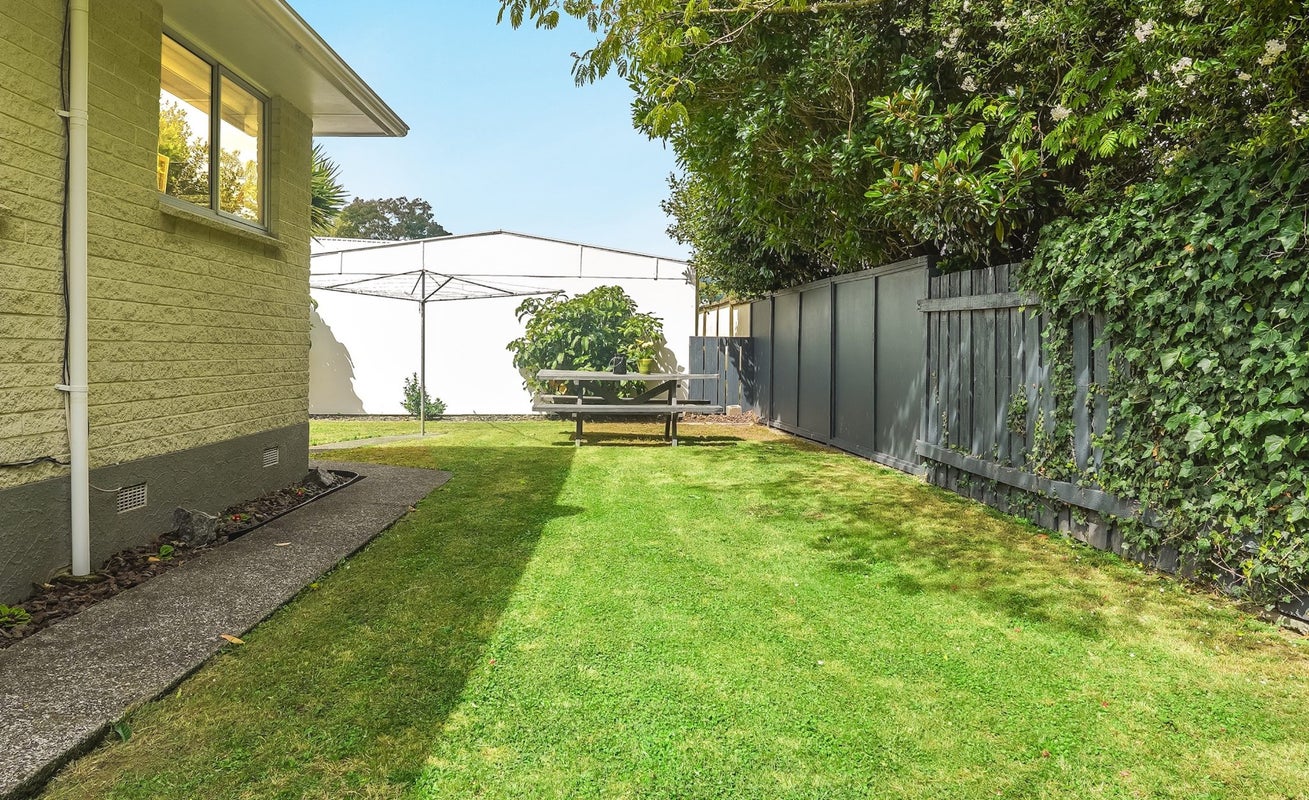 1/10 Denver Grove, Totara Park, Upper Hutt - Carousel 15