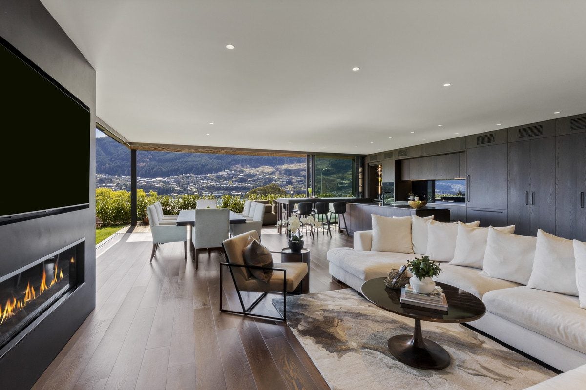 2 White Stag Rise, Kelvin Heights, Queenstown - Carousel 1