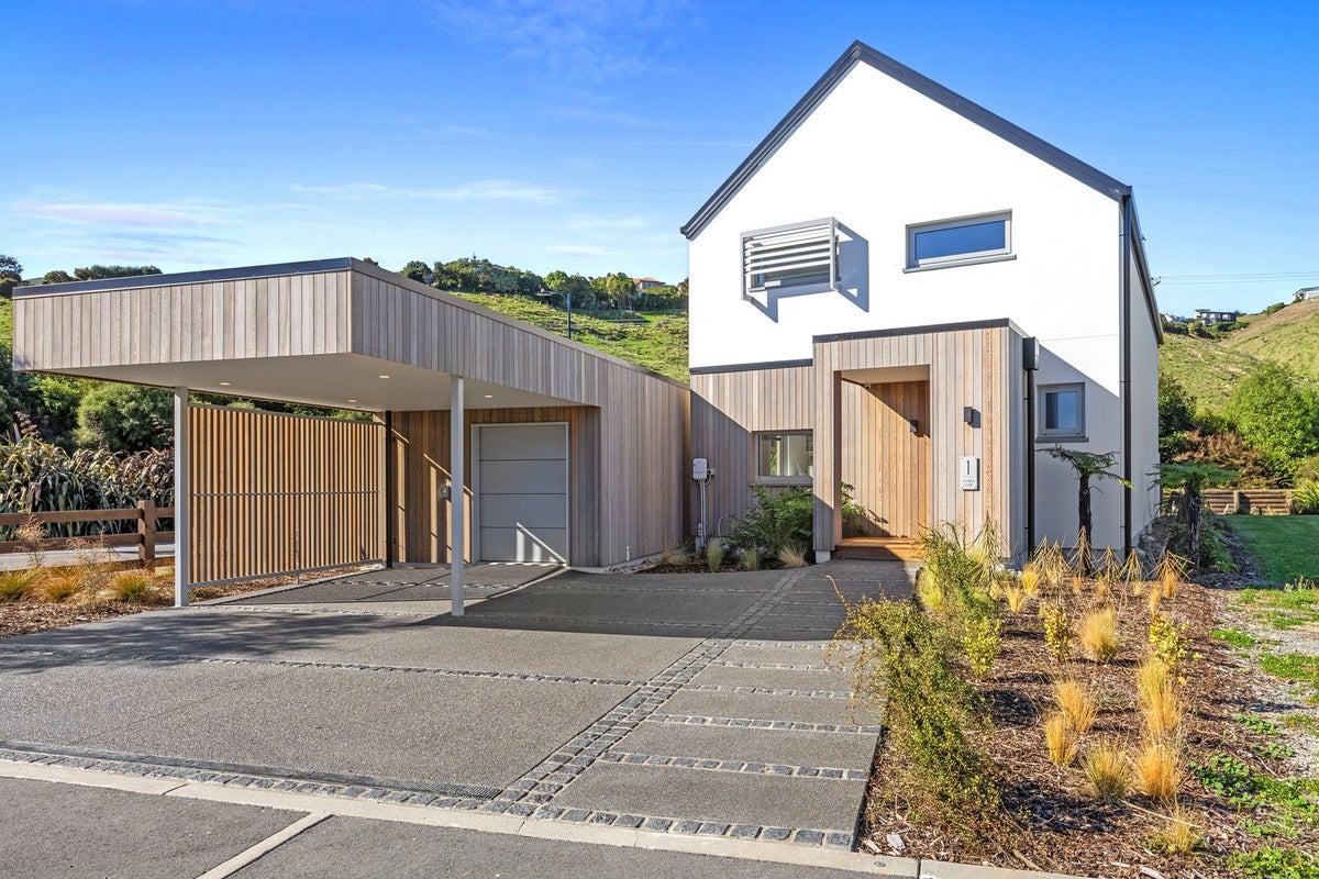 1 Kahika Lane, Westmorland, Christchurch - Carousel 1