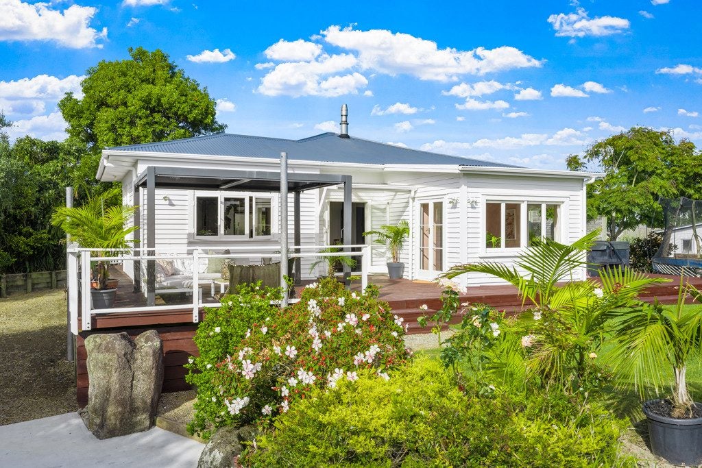 22 Sunrise Boulevard, Snells Beach, Snells Beach - Carousel 1
