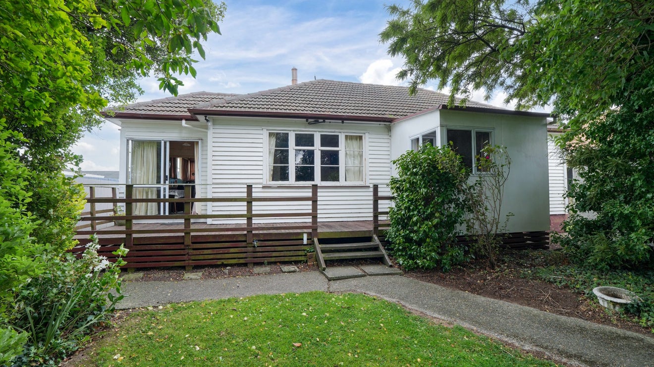 19 Stirling Street, Windsor, Invercargill - Carousel 1