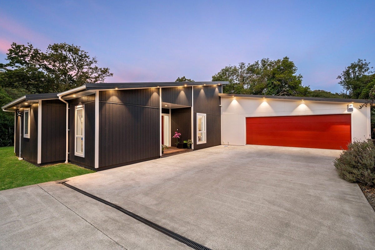 23 Glenside Road, Glenside, Wellington - Carousel 1