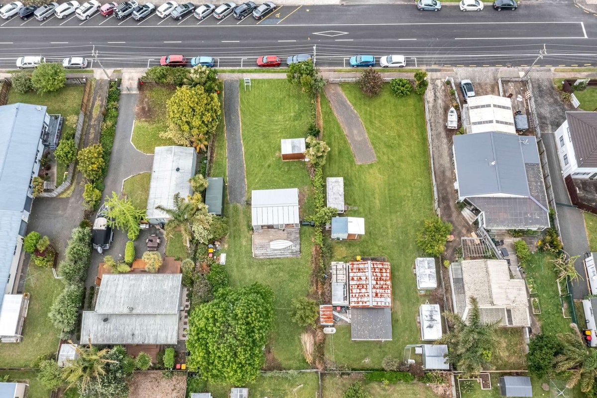 33 South Highway East, Whitianga - Carousel 16