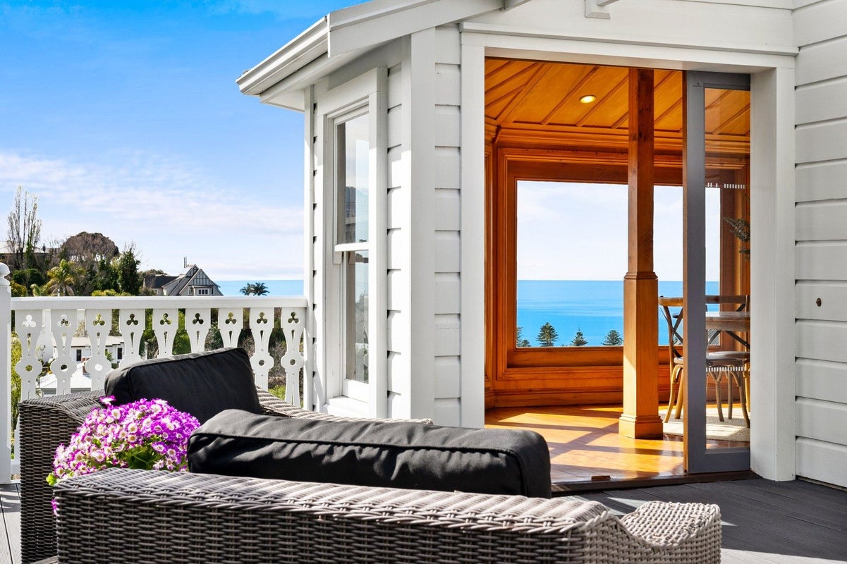 18 Sealy Road, Bluff Hill, Napier - Carousel 1