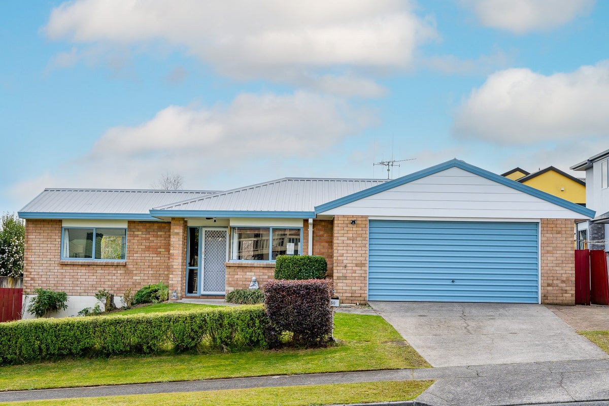 50 Western Heights Drive, Western Heights, Hamilton - Carousel 1