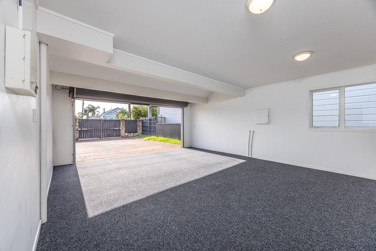 74 Queen Street, Northcote Point, Auckland - Carousel 37