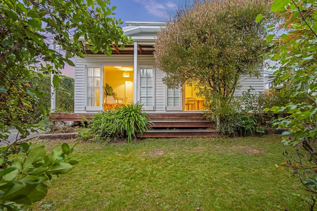 20 Birdwood Avenue, Beckenham, Christchurch - Carousel 1
