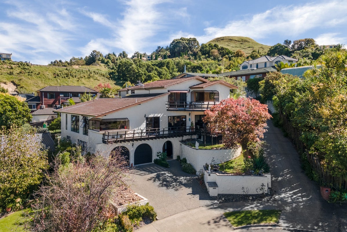 13 Ewan Place, Taradale, Napier - Carousel 2