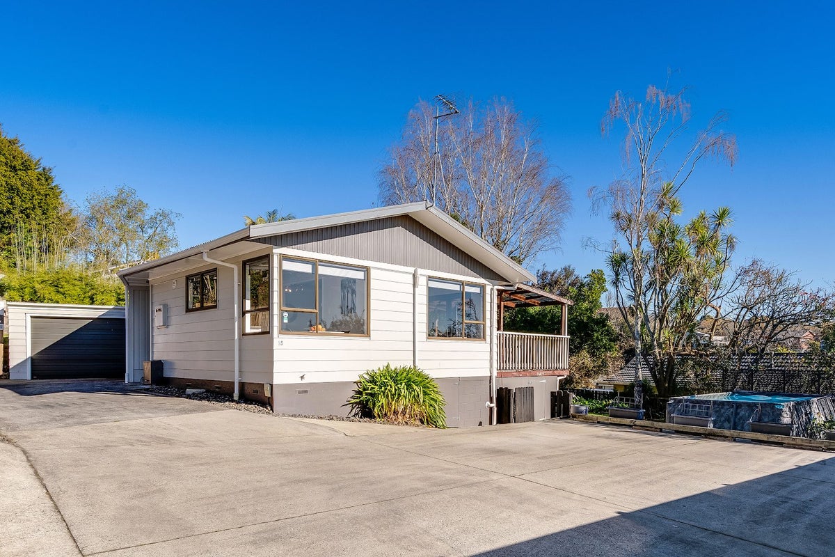 15 Amanda Avenue, Dinsdale, Hamilton - Carousel 1