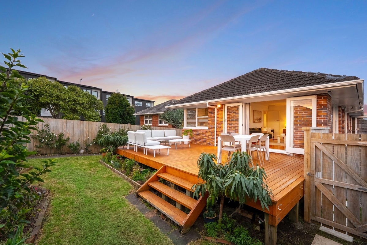 1/8 Fowler Street, Northcote, Auckland - Carousel 1