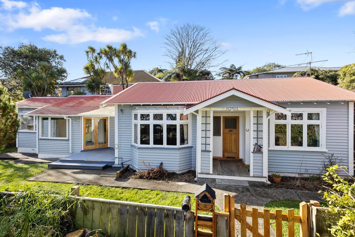 4 Eagle Street, Karori, Wellington - Carousel 1