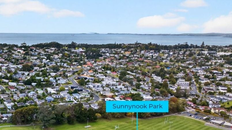20 Laurina Road, Sunnynook, Auckland - Carousel 1