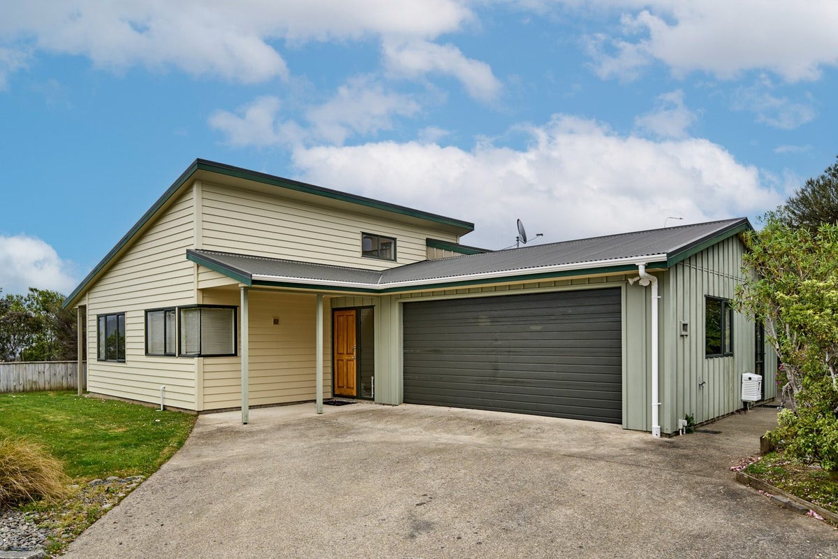 26A Kirton Drive, Riverstone Terraces, Upper Hutt - Carousel 1