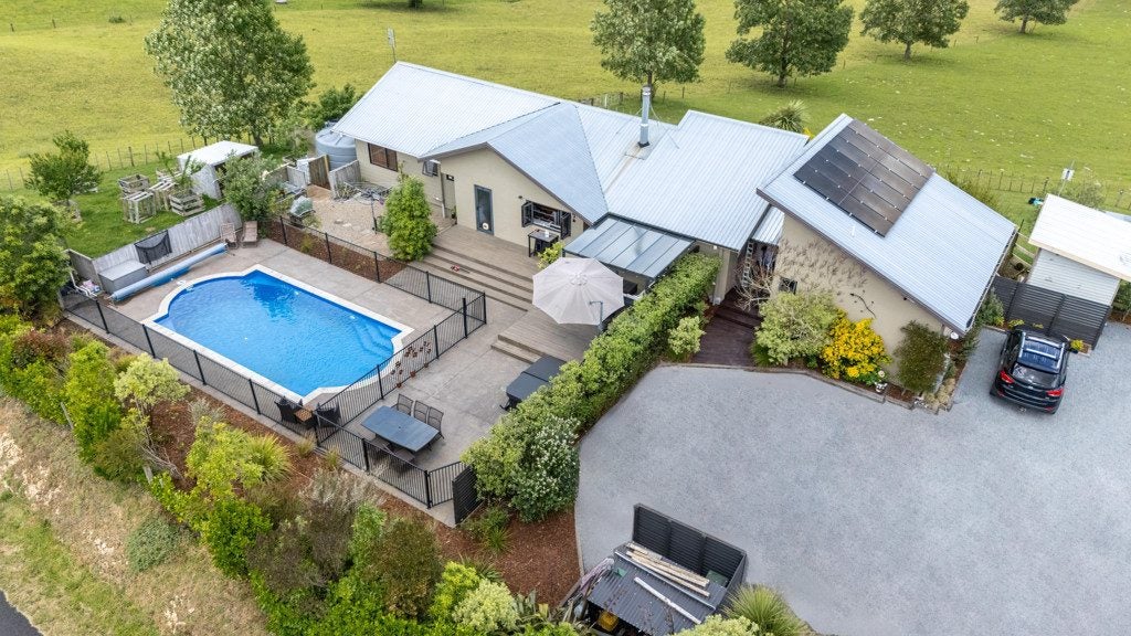 355 Grove Road, Te Pahu, Hamilton - Carousel 1