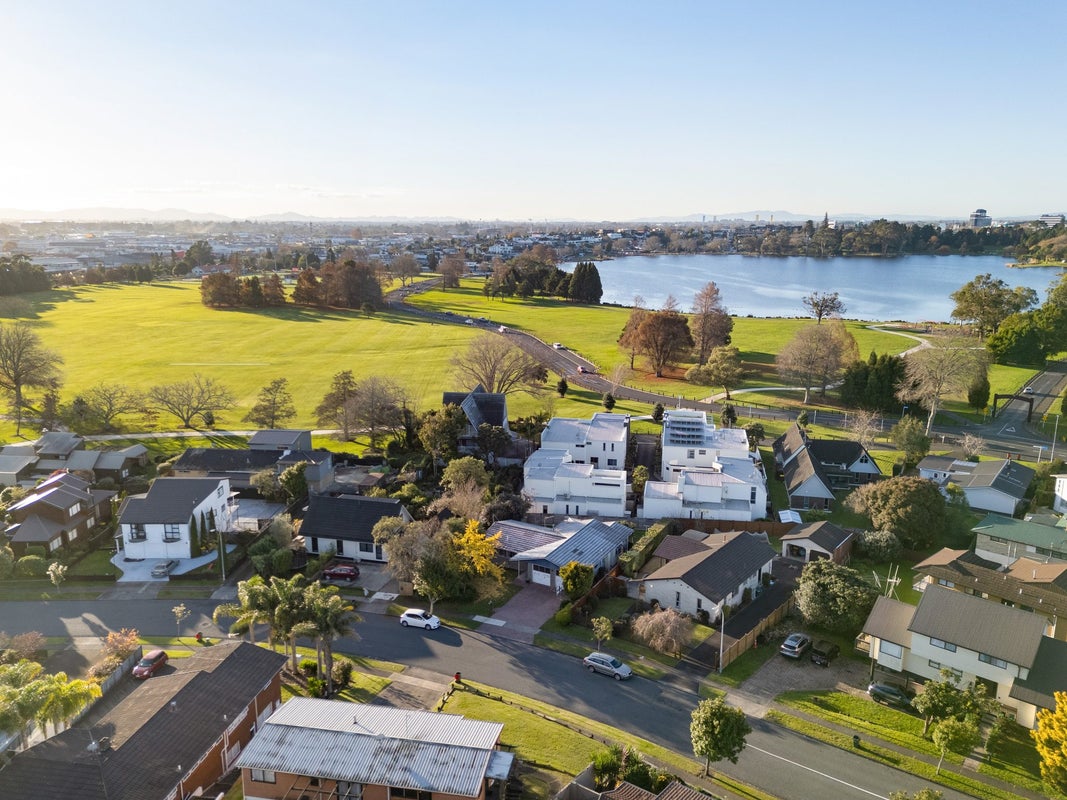 79 Gilbass Avenue, Hamilton Lake, Hamilton - Carousel 2