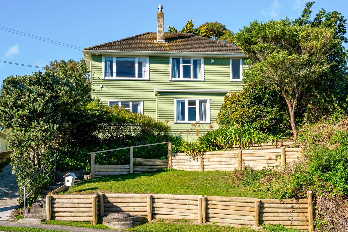 101 Hereford Street, Cannons Creek, Porirua - Carousel 1