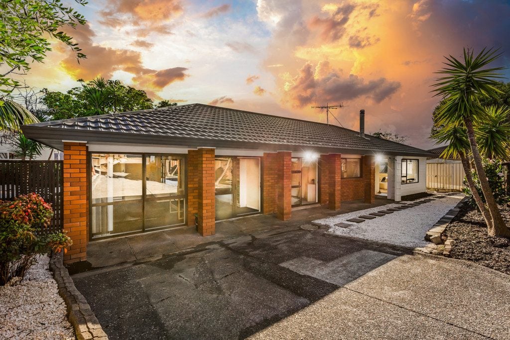 2/16 Matisse Drive, West Harbour, Auckland - Carousel 1