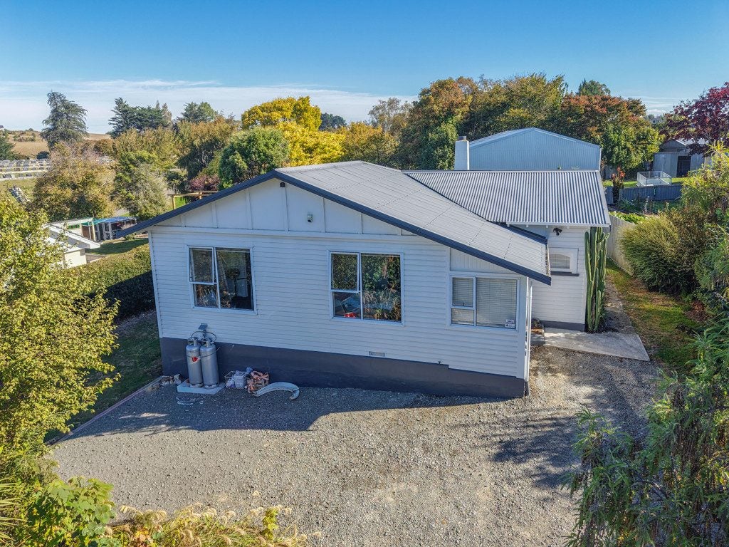 64 Perth Street, South Hill, Oamaru - Carousel 1