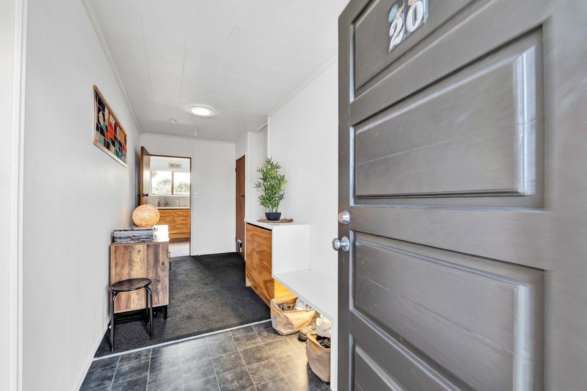 20 Oberon Street, Stratford, Stratford - Carousel 2