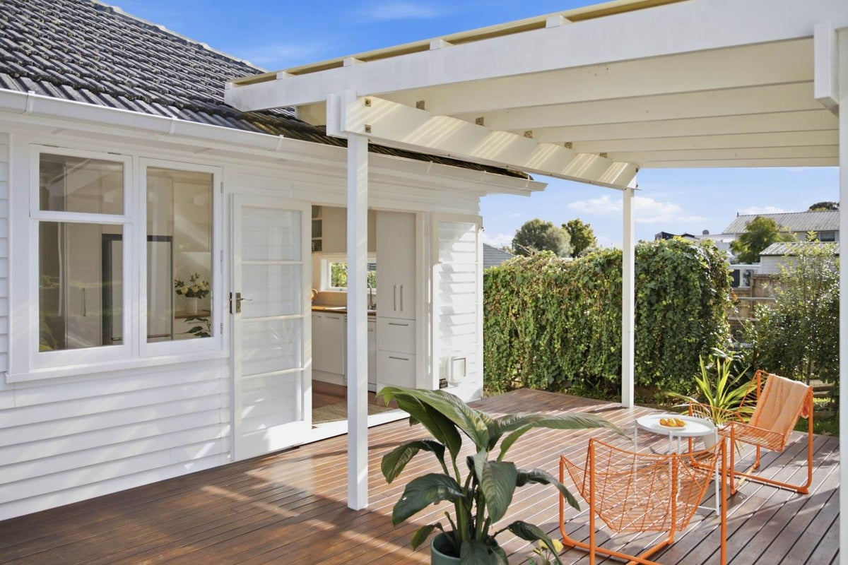 2/8 Arahoe Road, New Lynn, Auckland - Carousel 2
