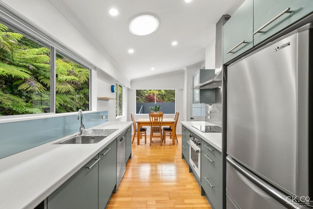 32 Forest Road, Pinehaven, Upper Hutt - Carousel 2