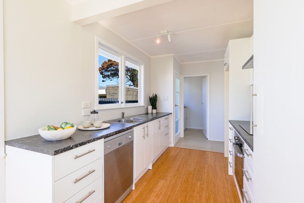 7 Karamea Grove, Wainuiomata, Lower Hutt - Carousel 2