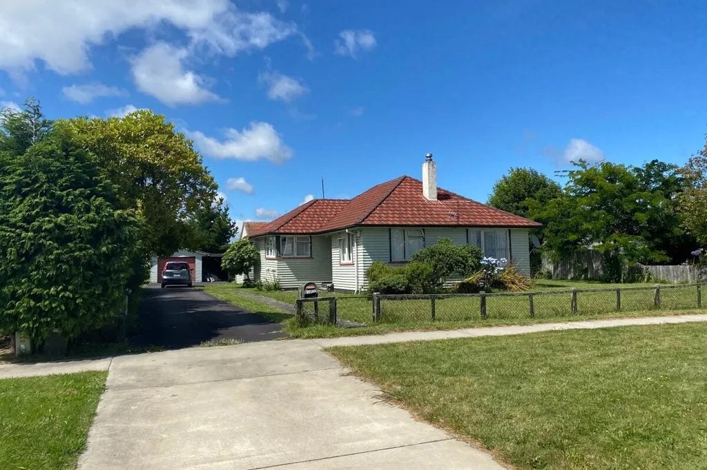 1468 Hinemoa Street, Rotorua - Carousel 1