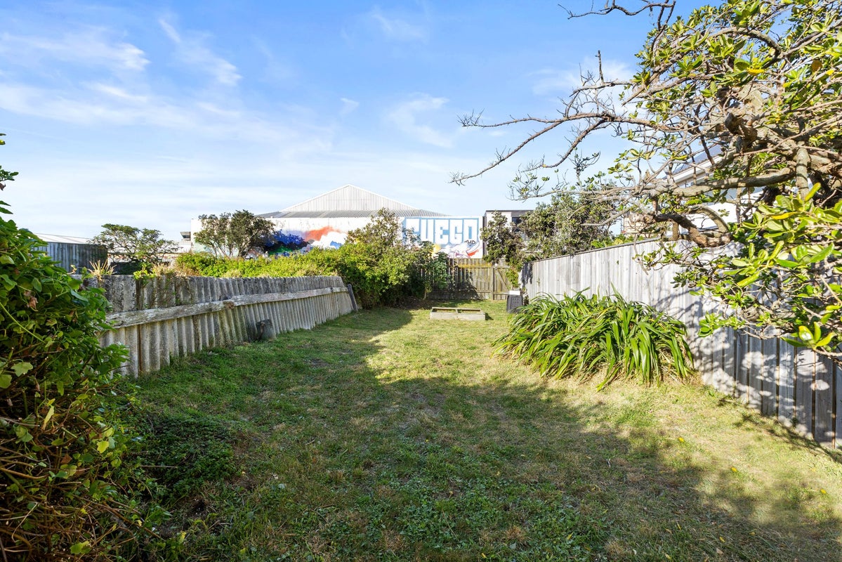 75 Apu Crescent, Lyall Bay, Wellington - Carousel 2