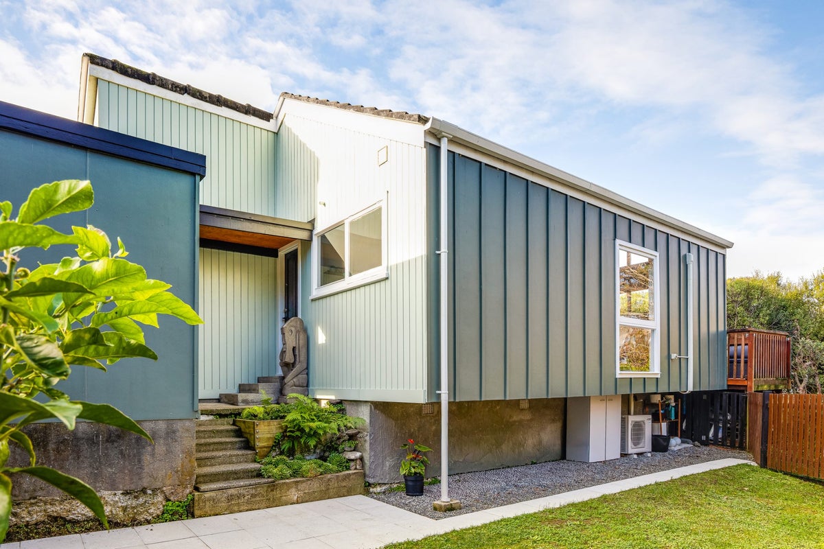 10B Penryn Drive, Camborne, Porirua - Carousel 1