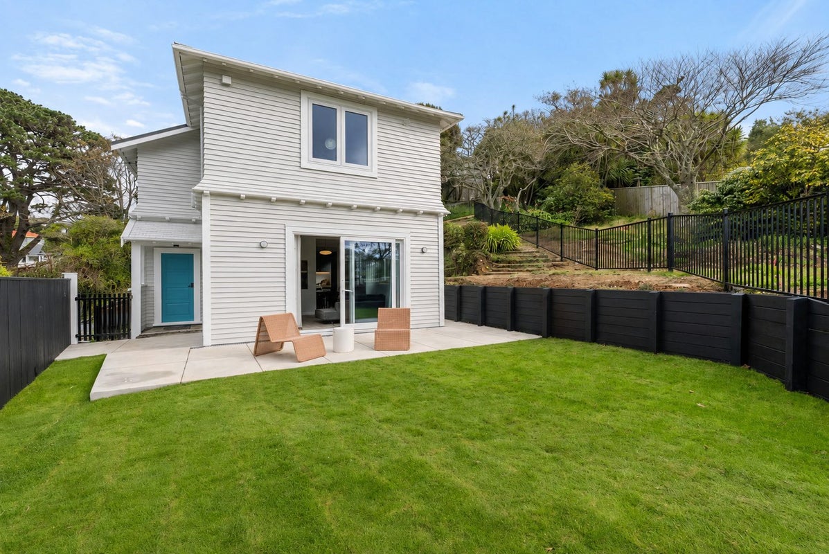 1 Seaforth Terrace, Karori, Wellington - Carousel 1