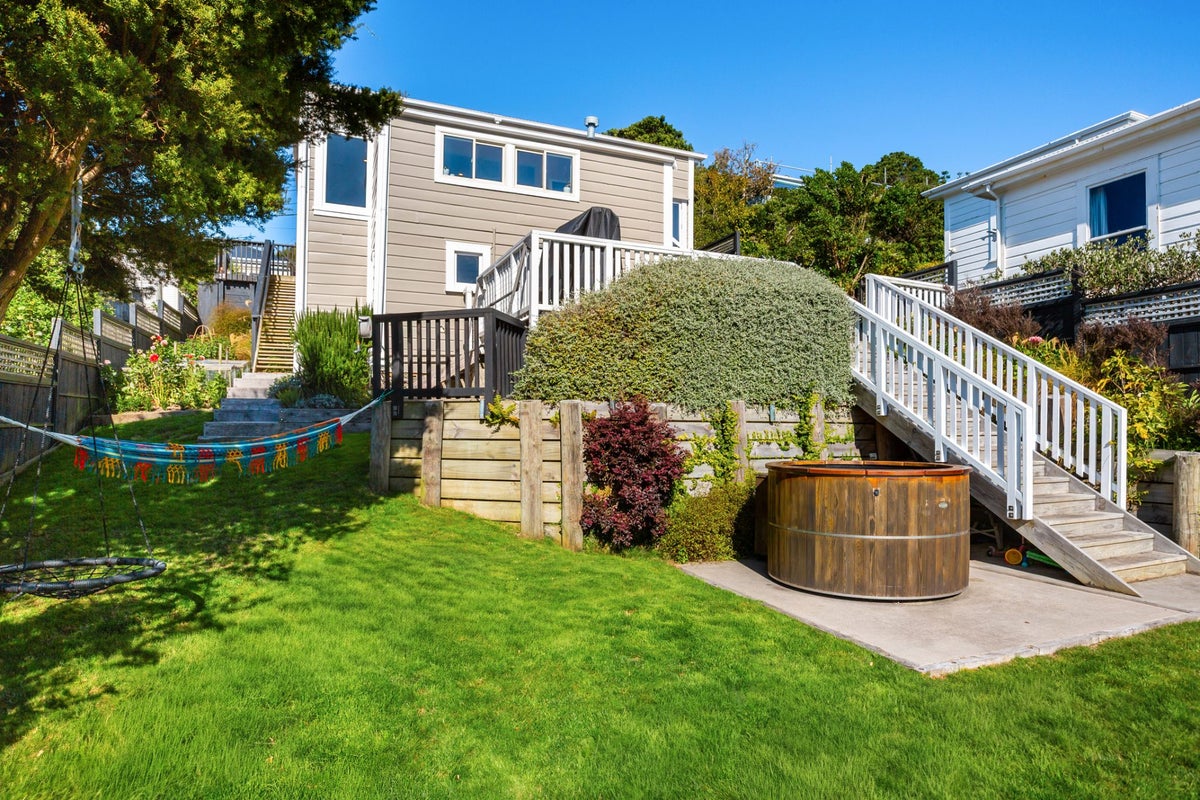 26 Fernhill Terrace, Wadestown, Wellington - Carousel 1