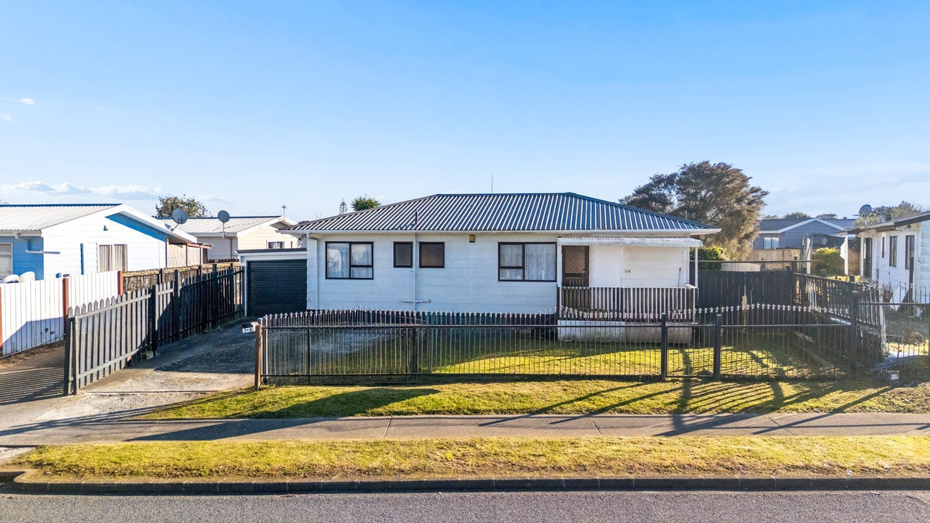 1/6 Hatherley Place, Clendon Park, Manukau City, Auckland - Carousel 1