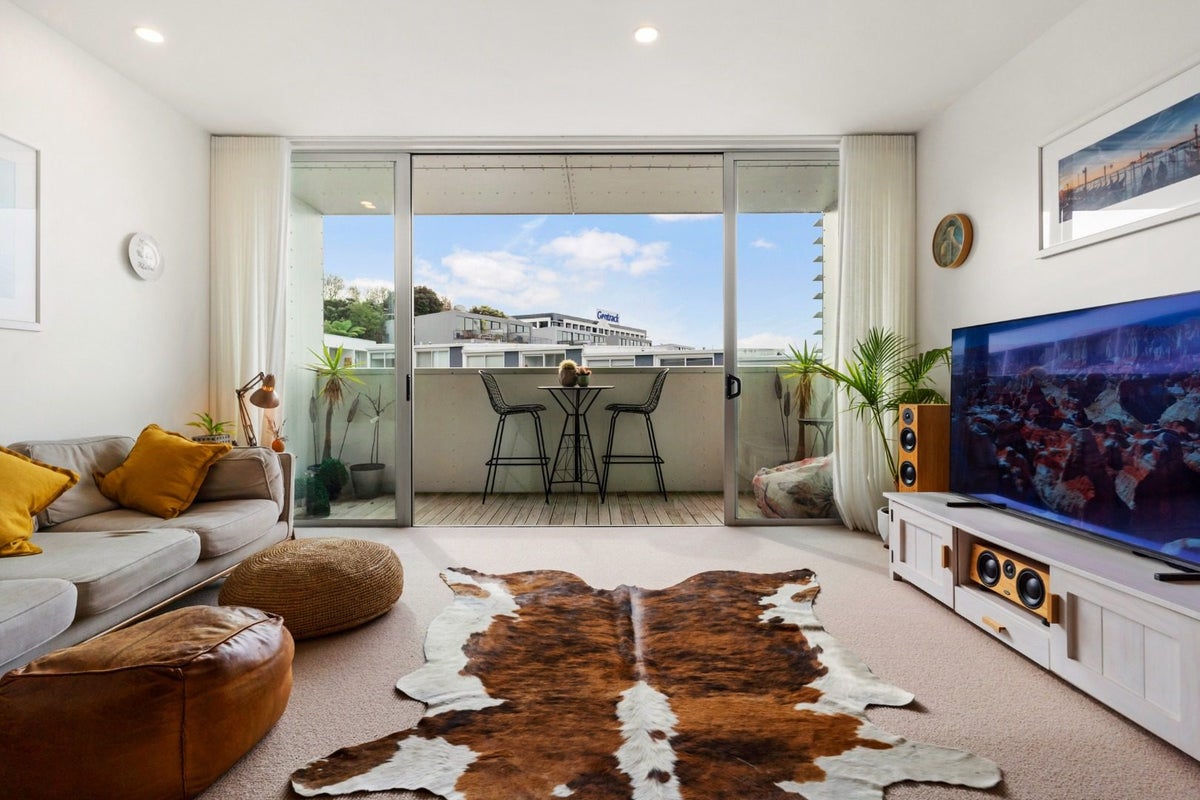 3B/10 Fisher-point Drive, Freemans Bay, Auckland - Carousel 1