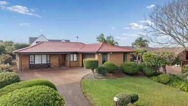 73 Mirrabooka Avenue, Botany Downs, Auckland - Carousel 1