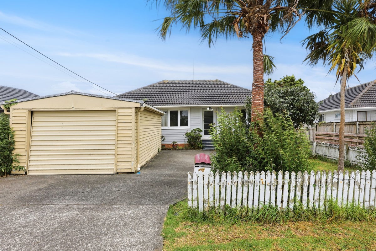 47 Fairdene Avenue, Henderson, Auckland - Carousel 1