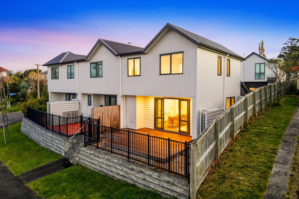 3/3 Arlington Street, Waterview, Auckland - Carousel 1