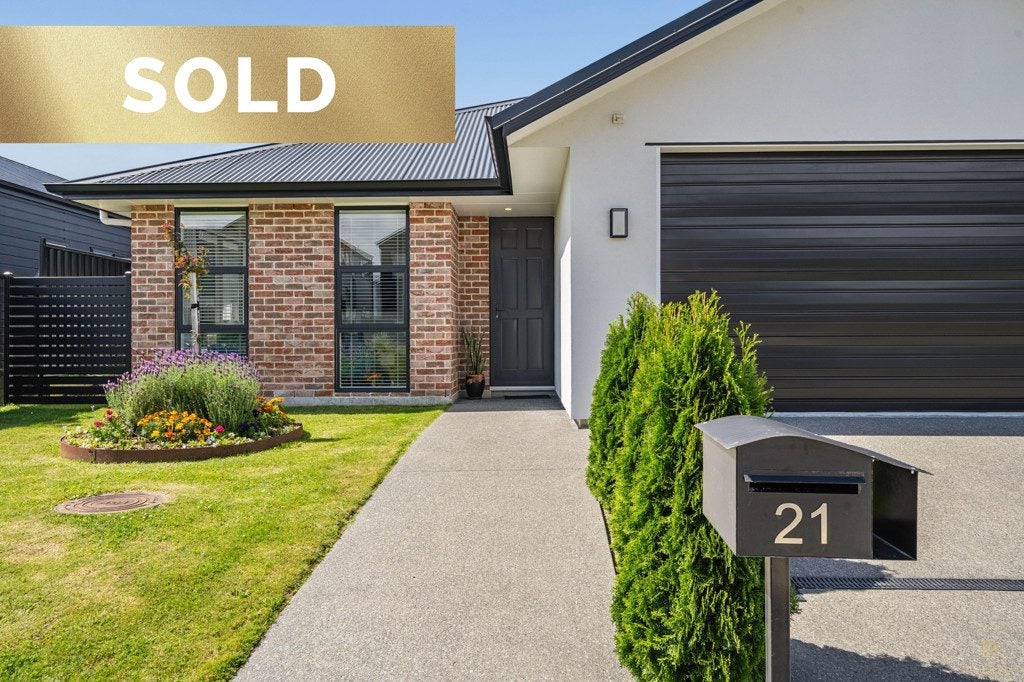21 Cynisca Crescent, Wallaceville, Upper Hutt - Carousel 1
