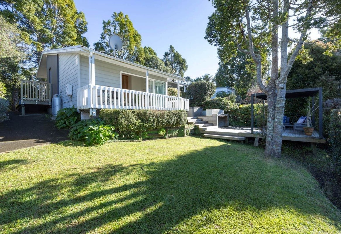 82 Kauri Point Road, Laingholm, Waitakere City, Auckland - Carousel 1