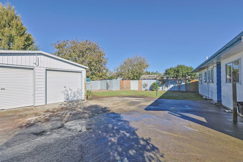 25 Burton Crescent, Flaxmere, Hastings - Carousel 2